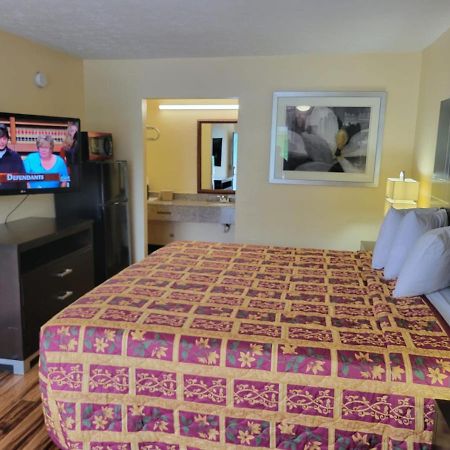 Country Hearth Inn & Suites Картърсвил Екстериор снимка