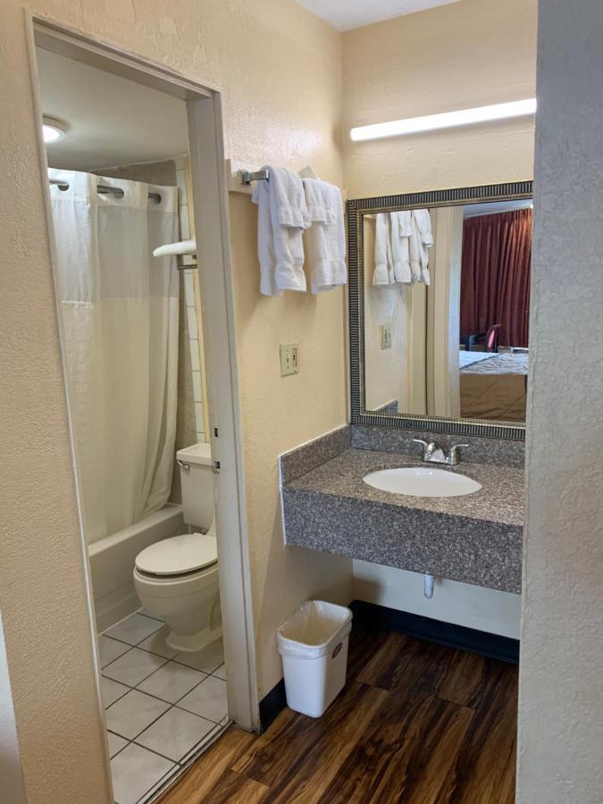 Country Hearth Inn & Suites Картърсвил Екстериор снимка