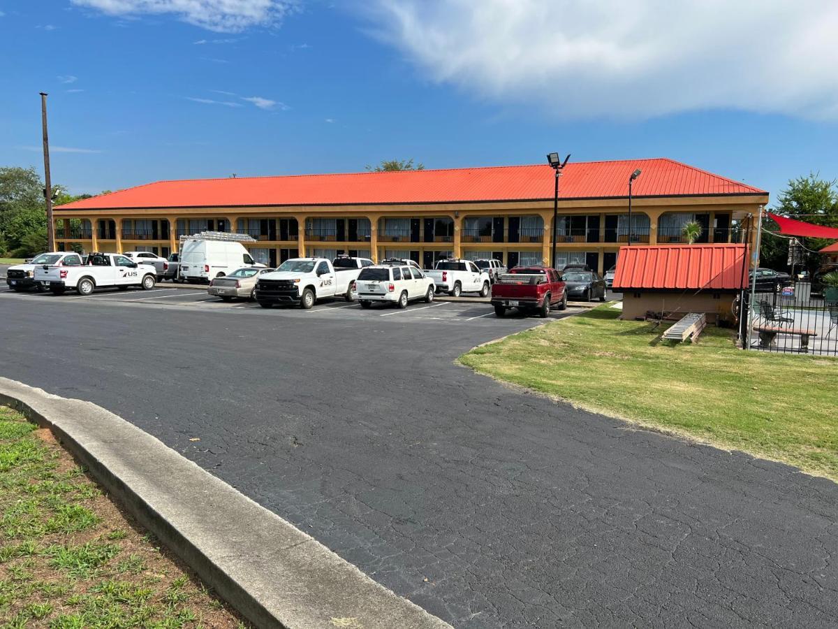 Country Hearth Inn & Suites Картърсвил Екстериор снимка