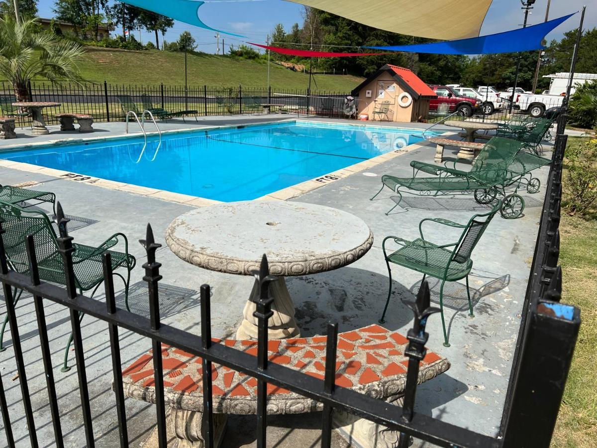 Country Hearth Inn & Suites Картърсвил Екстериор снимка