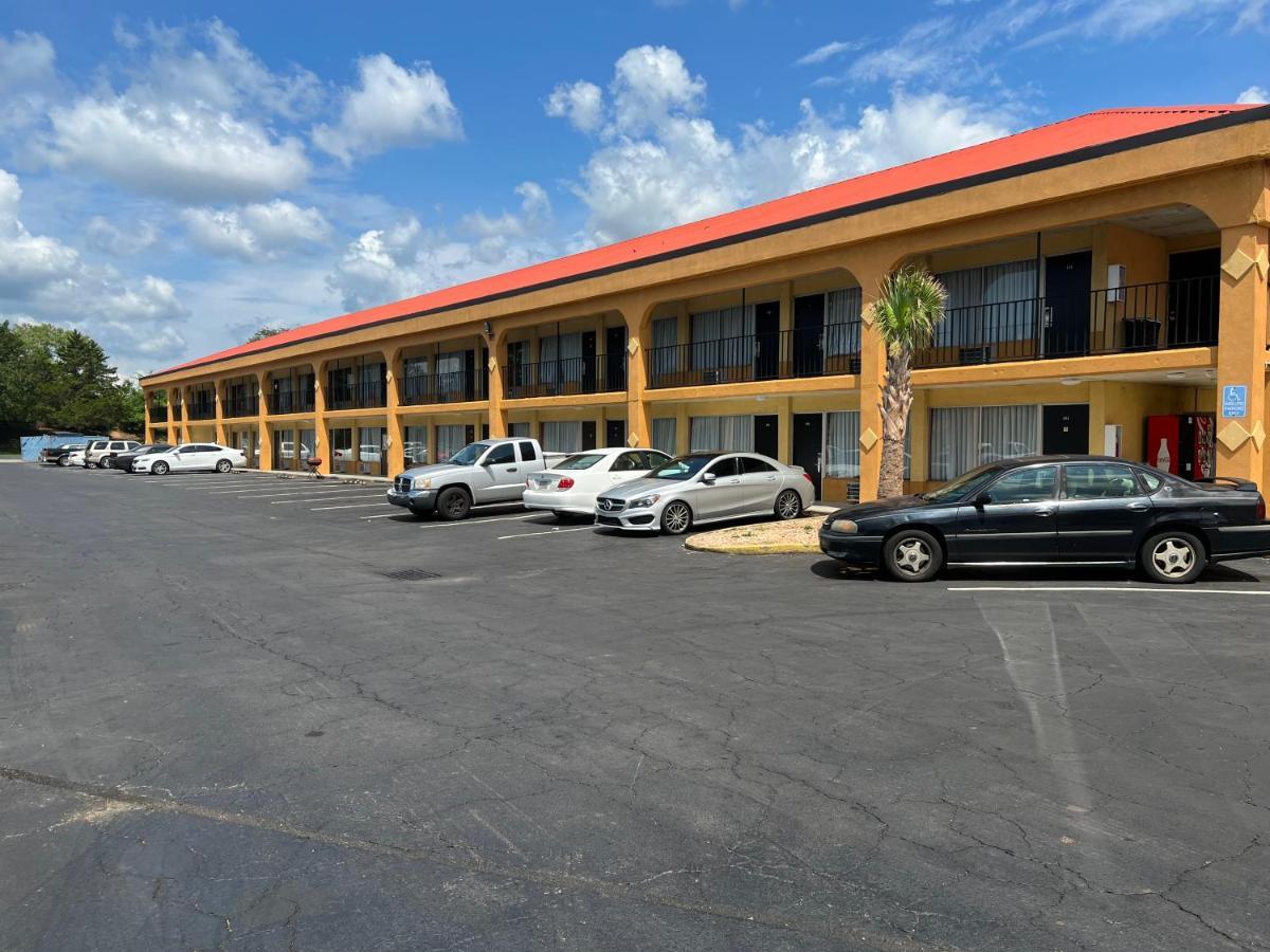 Country Hearth Inn & Suites Картърсвил Екстериор снимка