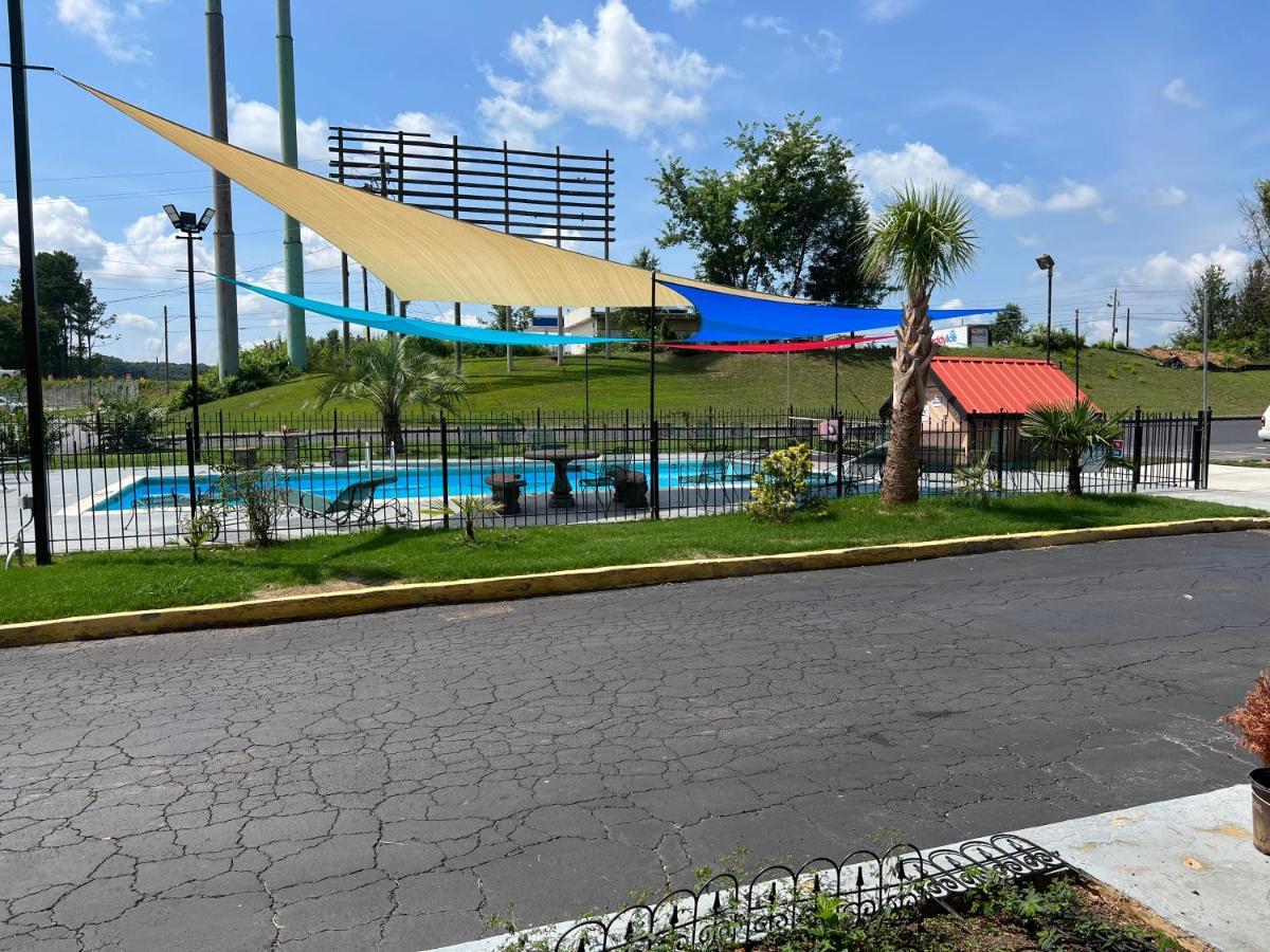 Country Hearth Inn & Suites Картърсвил Екстериор снимка