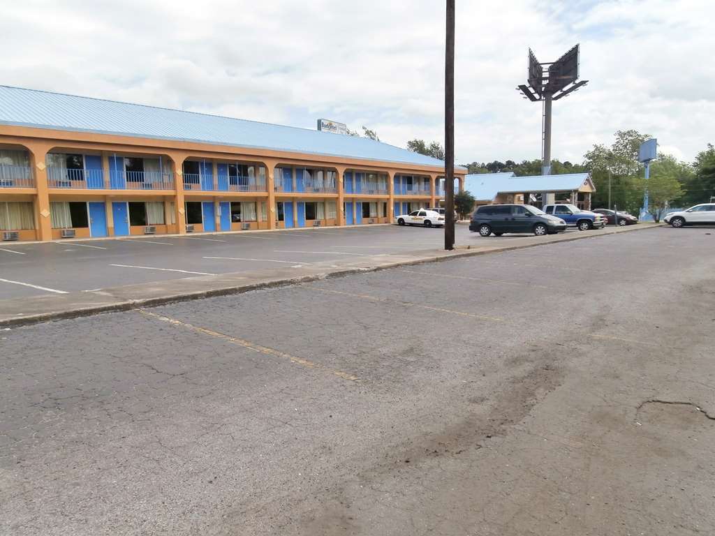 Country Hearth Inn & Suites Картърсвил Екстериор снимка