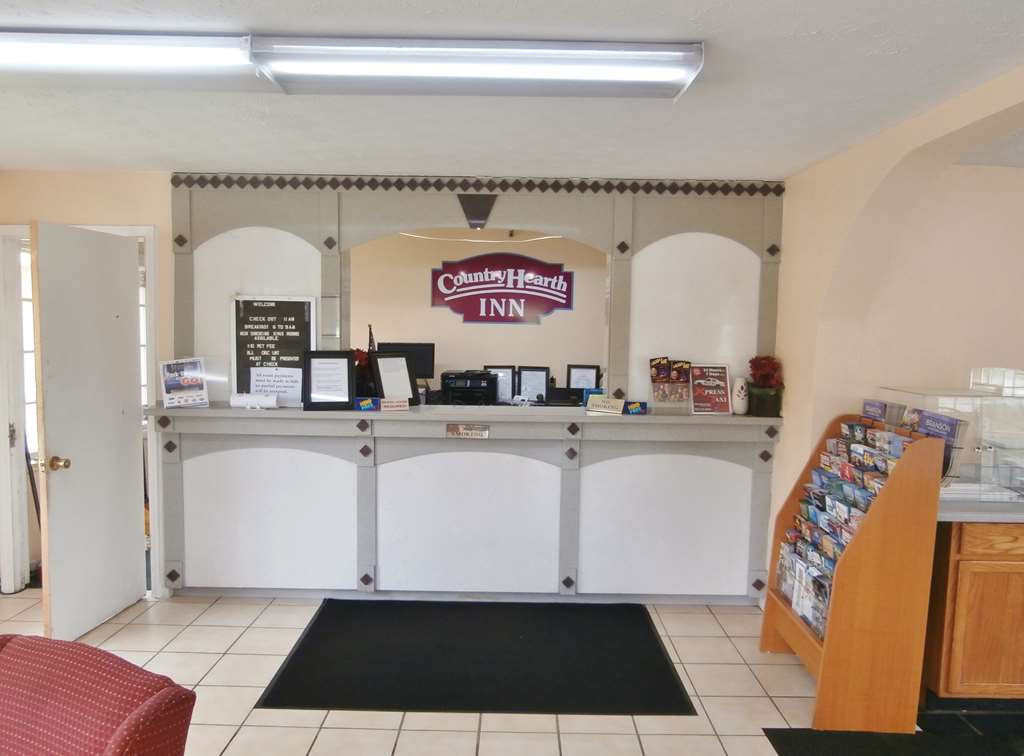 Country Hearth Inn & Suites Картърсвил Интериор снимка