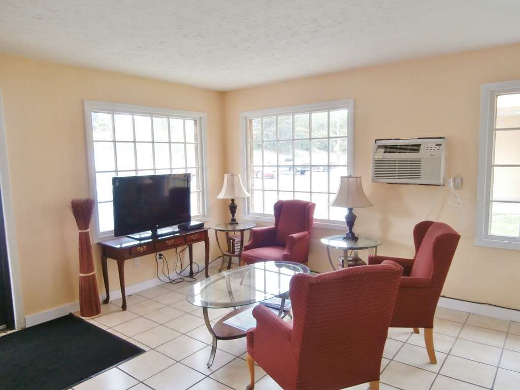 Country Hearth Inn & Suites Картърсвил Интериор снимка