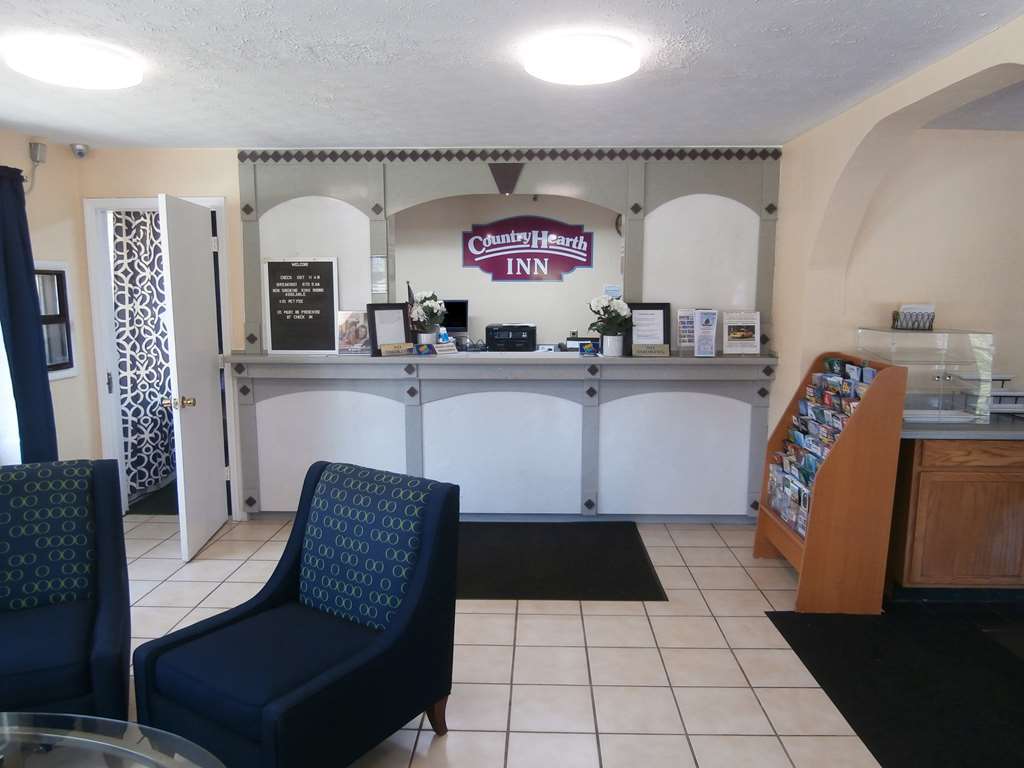 Country Hearth Inn & Suites Картърсвил Интериор снимка